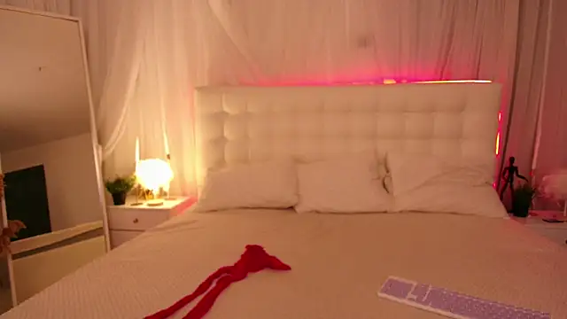 Snapshot of Lilit_1Love chatting on 30, 9, 2025 Lilit 1Love online show from 30, 9, 2025