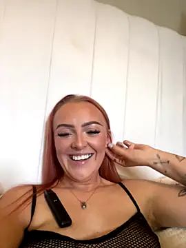 RedHeadRoxyUK online show from 24, 10, 2025