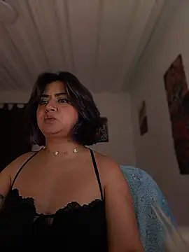 Snapshot of LylaVixxen chatting on 4, 7, 2026 LylaVixxen online show from 4, 7, 2026