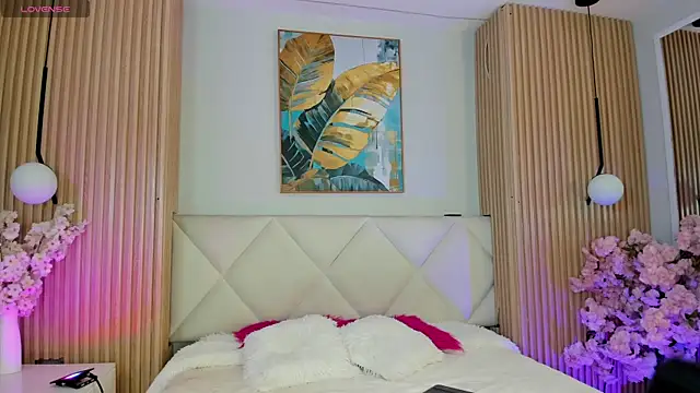 Mila Hank  online show from 9, 4, 2026