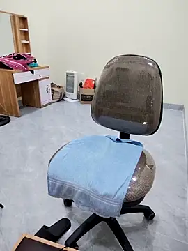 Lyly suri07 online show from 4, 4, 2026