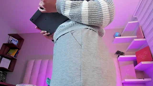 Snapshot of Annie__2 chatting on 18, 12, 2025 Annie 2 online show from 18, 12, 2025