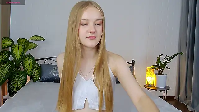 KumiKruz online show from 12, 9, 2025