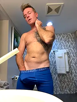 Snapshot of DILFiGuess11 chatting on 23, 10, 2025 DILFiGuess11 online show from 23, 10, 2025