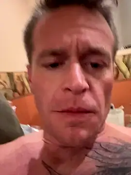 Snapshot of DILFiGuess11 chatting on 25, 10, 2025 DILFiGuess11 online show from 25, 10, 2025