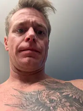 Snapshot of DILFiGuess11 chatting on 28, 10, 2025 DILFiGuess11 online show from 28, 10, 2025