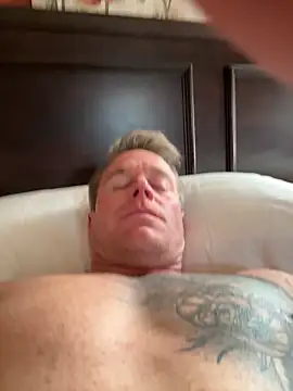 Snapshot of DILFiGuess11 chatting on 28, 10, 2025 DILFiGuess11 online show from 28, 10, 2025