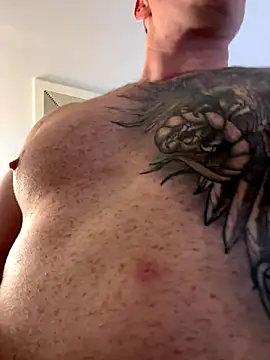 Snapshot of DILFiGuess11 chatting on 15, 11, 2025 DILFiGuess11 online show from 15, 11, 2025