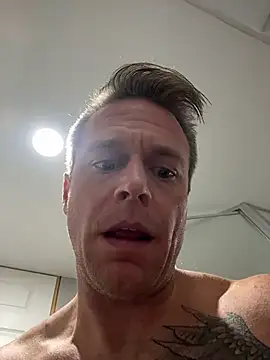 Snapshot of DILFiGuess11 chatting on 25, 11, 2025 DILFiGuess11 online show from 25, 11, 2025