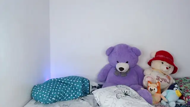 Snapshot of ViolettaMiller_ chatting on 5, 2, 2026 ViolettaMiller online show from 5, 2, 2026