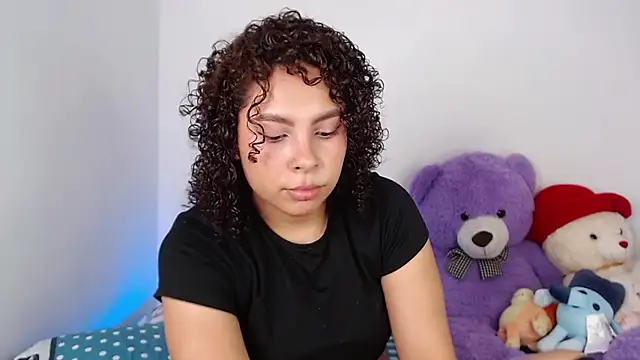 Snapshot of ViolettaMiller_ chatting on 16, 2, 2026 ViolettaMiller online show from 16, 2, 2026