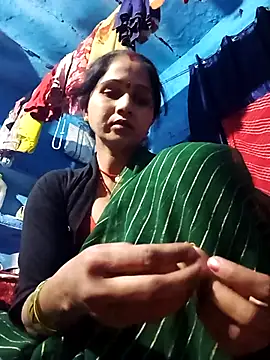 Jooli xx online show from 24, 3, 2026