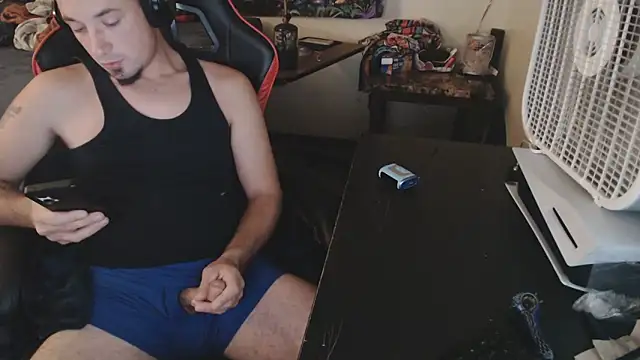 Snapshot of YoBlezz chatting on 23, 9, 2025 YoBlezz online show from 23, 9, 2025