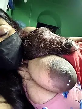 Snapshot of V-hot-swiet chatting on 3, 10, 2025 V-hot-swiet online show from 3, 10, 2025