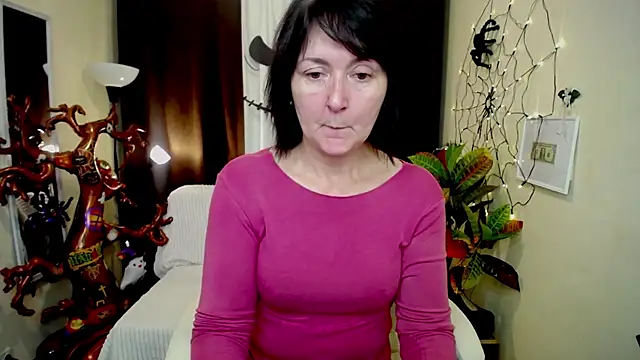 VivianGuchih online show from 11, 10, 2025