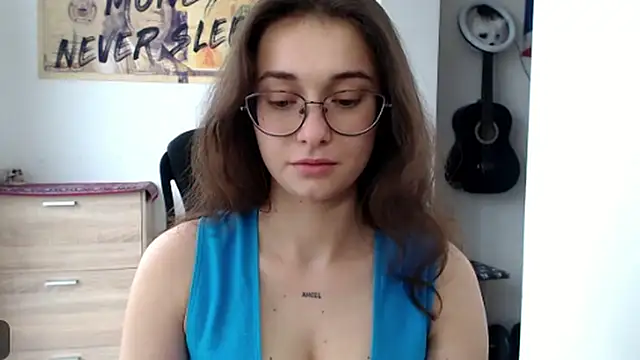 HotAnna2004 online show from 13, 9, 2025