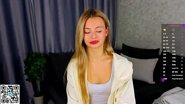 NaughtySeraphine online show from 4, 2, 2026