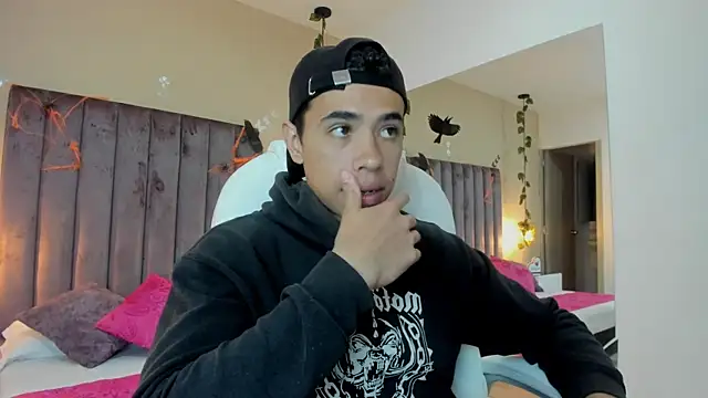 Muscle Scott online show from 7, 10, 2025