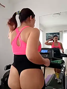 Snapshot of AngelinRedLatina chatting on 5, 4, 2026 AngelinRedLatina online show from 5, 4, 2026