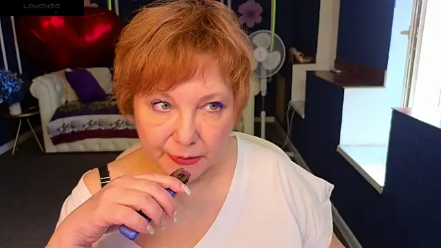 Snapshot of Kira_Kenett chatting on 2, 6, 2026 Kira Kenett online show from 2, 6, 2026