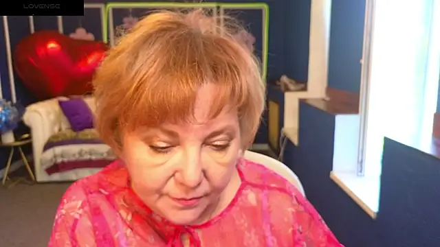 Snapshot of Kira_Kenett chatting on 4, 6, 2026 Kira Kenett online show from 4, 6, 2026