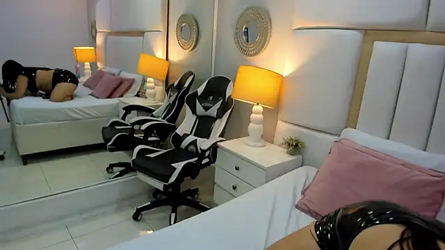 Snapshot of NahiaMonet chatting on 31, 10, 2025 NahiaMonet online show from 31, 10, 2025