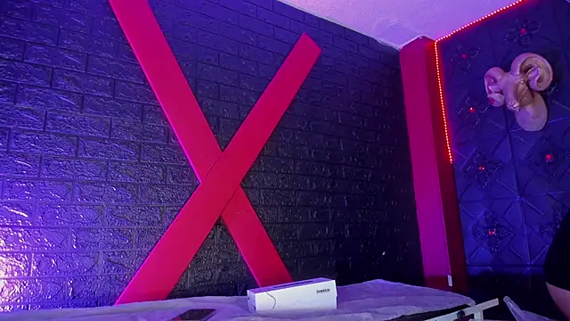 LolaXXXperience online show from 4, 11, 2025