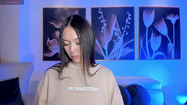 AnnaHoffman  online show from 16, 10, 2025