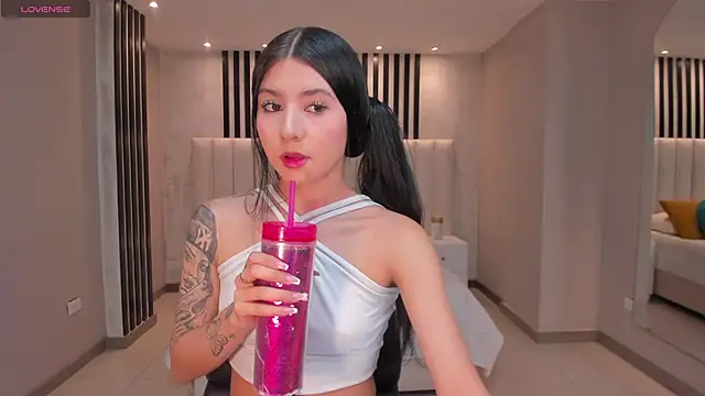 LaurentConnor online show from 11, 11, 2025