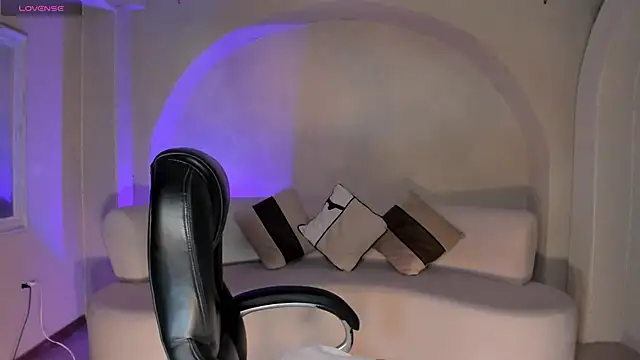 MayaMoretti  online show from 25, 2, 2026