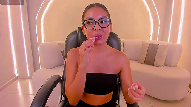 NinaBlum online show from 16, 10, 2025