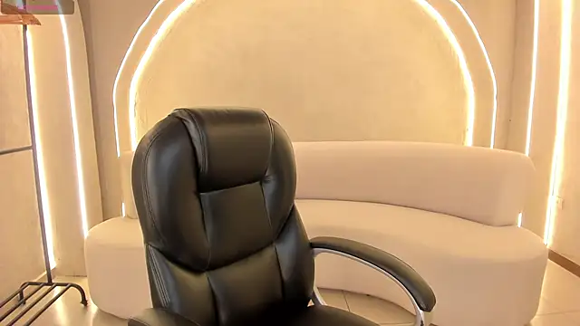 NinaBlum online show from 7, 11, 2025