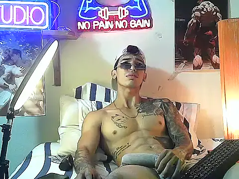 Snapshot of Strongcockfitness chatting on 19, 10, 2025 Strongcockfitness online show from 19, 10, 2025