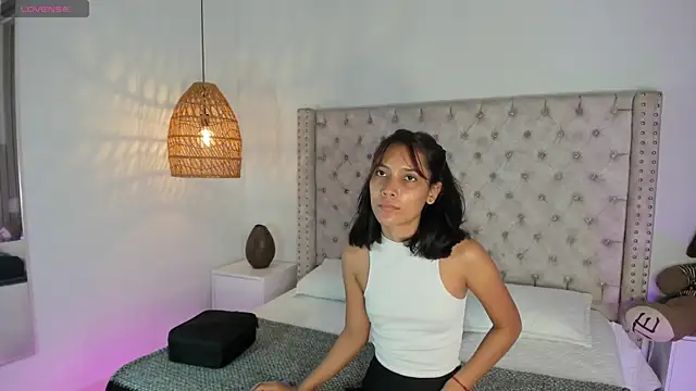 AdharaMancinii online show from 9, 10, 2025