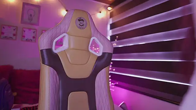 Rebecah 1 online show from 3, 12, 2025