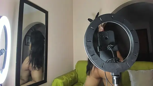 Snapshot of BiancaMoreti chatting on 31, 10, 2025 BiancaMoreti online show from 31, 10, 2025