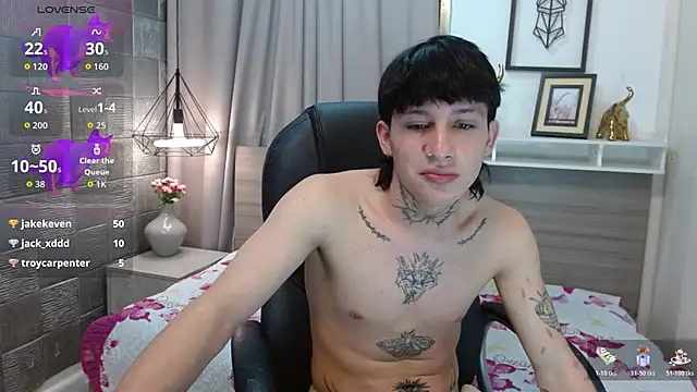 Snapshot of Iantwink18 chatting on 18, 10, 2025 Iantwink18 online show from 18, 10, 2025