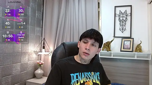 Snapshot of Iantwink18 chatting on 24, 10, 2025 Iantwink18 online show from 24, 10, 2025