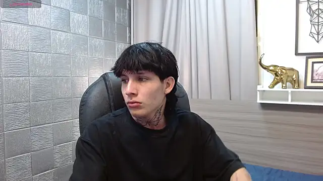 Snapshot of Iantwink18 chatting on 7, 11, 2025 Iantwink18 online show from 7, 11, 2025