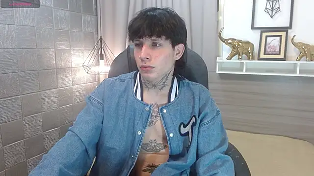 Snapshot of Iantwink18 chatting on 9, 11, 2025 Iantwink18 online show from 9, 11, 2025