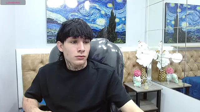 Snapshot of Iantwink18 chatting on 13, 11, 2025 Iantwink18 online show from 13, 11, 2025