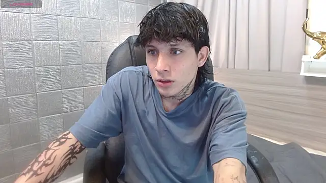 Snapshot of Iantwink18 chatting on 18, 11, 2025 Iantwink18 online show from 18, 11, 2025