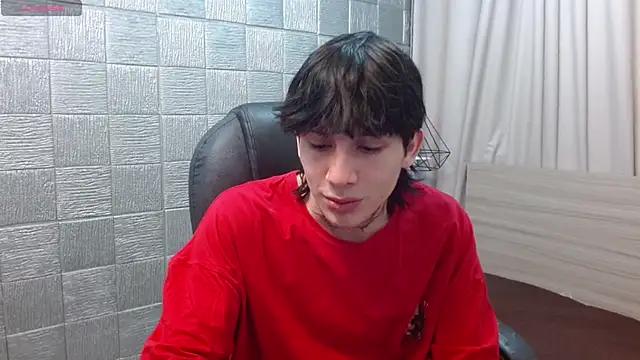 Snapshot of Iantwink18 chatting on 3, 12, 2025 Iantwink18 online show from 3, 12, 2025