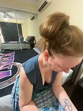 aussiepeaches online show from 11, 11, 2025