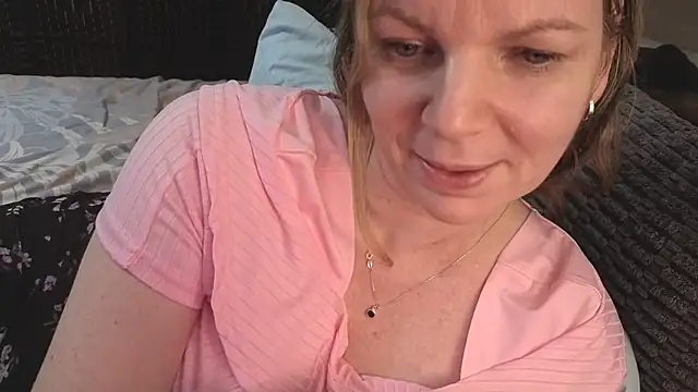 aussiepeaches online show from 10, 3, 2026