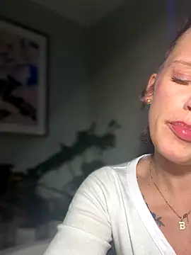 Snapshot of Crooked_Angel chatting on 4, 12, 2025 Crooked Angel online show from 4, 12, 2025