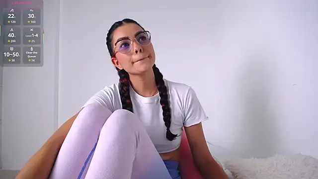 Snapshot of emilytolson_ chatting on 10, 10, 2025 emilytolson  online show from 10, 10, 2025