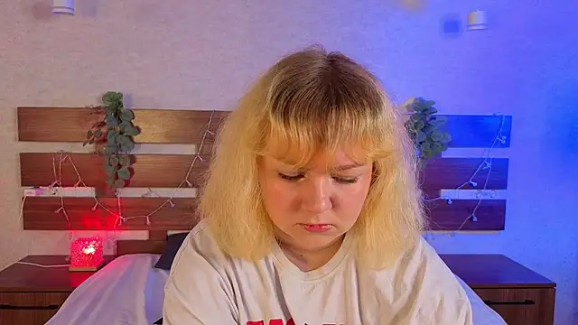 Snapshot of DianaJacobs chatting on 10, 11, 2025 DianaJacobs online show from 10, 11, 2025