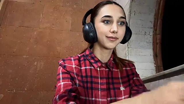 LinaMour online show from 10, 9, 2025