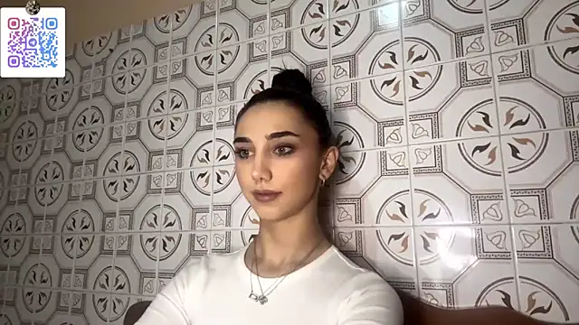 LinaMour online show from 2, 12, 2025